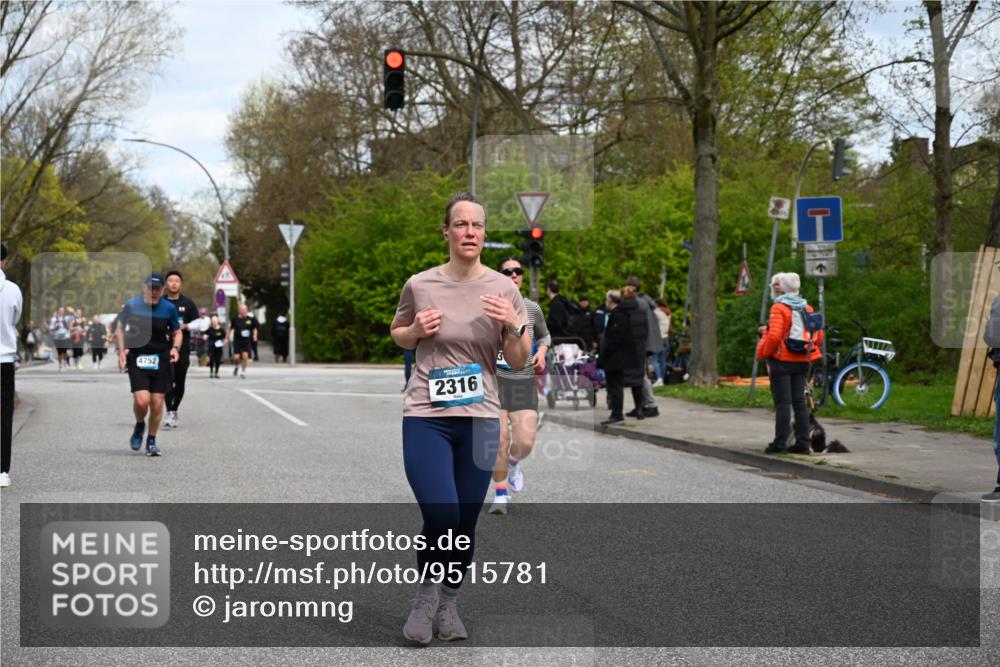 12.04.2026 - 45. Internationalen Wilhelmsburger Insellauf J. Mangold http://msf.ph/oto/9515781 12.04.2026 13:16:29 Ziel 5261, 3220, 4502, 3897, 3245, 4849, 3195, 5275, 5269, 4820, 4926, 3656, 4312, 5404, 3704, 3846, 2316, 5487, 3040, 4752, 3886, 3097, 2942, 3575 meine-sportfotos.de