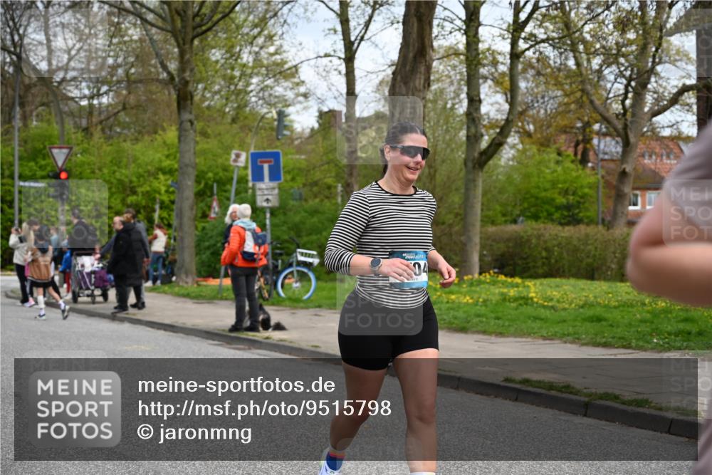 12.04.2026 - 45. Internationalen Wilhelmsburger Insellauf J. Mangold http://msf.ph/oto/9515798 12.04.2026 13:16:31 Ziel 3897, 3245, 4849, 3195, 5275, 5269, 4820, 4926, 3656, 4312, 5404, 3704, 3846, 3846, 2316, 5487, 3040, 3040, 4752, 3886, 3097, 2942, 3575 meine-sportfotos.de