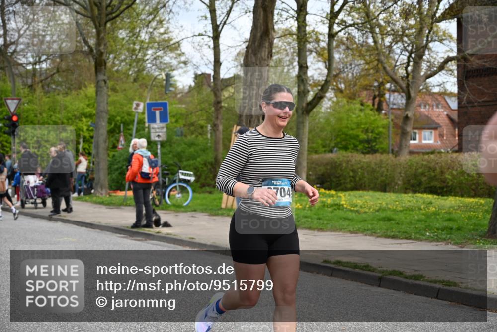 12.04.2026 - 45. Internationalen Wilhelmsburger Insellauf J. Mangold http://msf.ph/oto/9515799 12.04.2026 13:16:31 Ziel 3897, 3245, 4849, 3195, 5275, 5269, 4820, 4926, 3656, 4312, 5404, 3704, 3846, 3846, 2316, 5487, 3040, 3040, 4752, 3886, 3097, 2942, 3575 meine-sportfotos.de