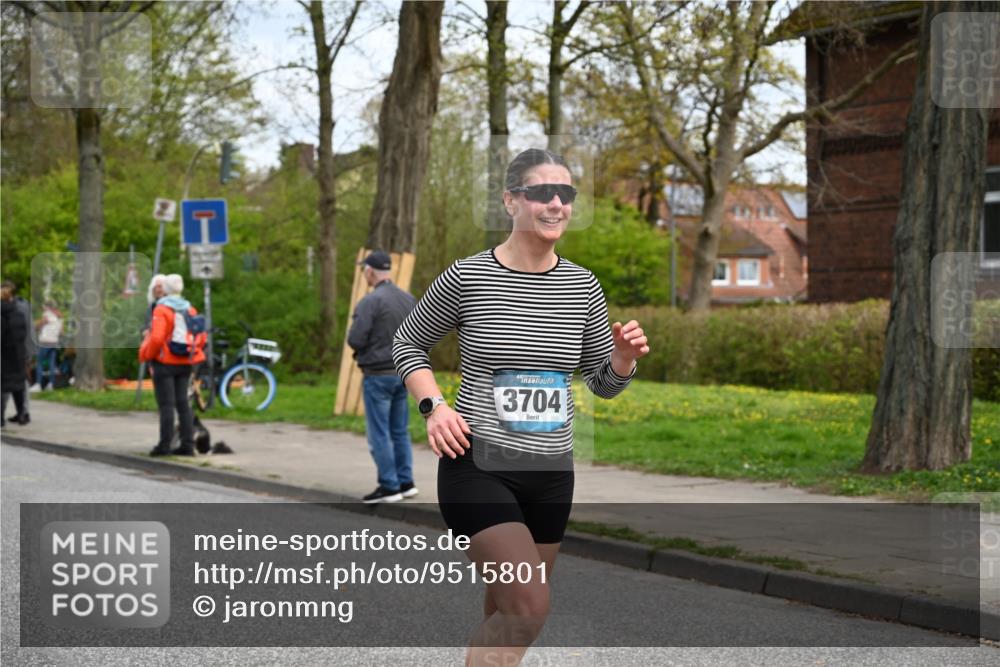 12.04.2026 - 45. Internationalen Wilhelmsburger Insellauf J. Mangold http://msf.ph/oto/9515801 12.04.2026 13:16:31 Ziel 3897, 3245, 4849, 3195, 5275, 5269, 4820, 4926, 3656, 4312, 5404, 3704, 3846, 3846, 2316, 5487, 3040, 3040, 4752, 3886, 3097, 2942, 3575 meine-sportfotos.de