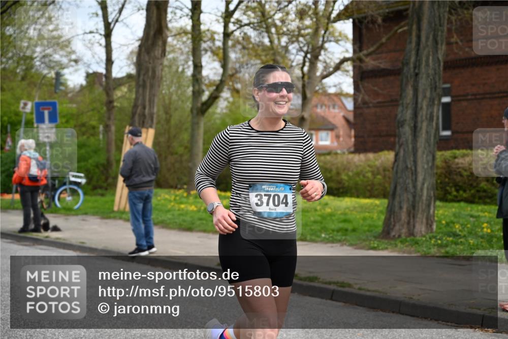 12.04.2026 - 45. Internationalen Wilhelmsburger Insellauf J. Mangold http://msf.ph/oto/9515803 12.04.2026 13:16:32 Ziel 3897, 3245, 4849, 3195, 5275, 5269, 4820, 4926, 3656, 4312, 5404, 3704, 3846, 2316, 5487, 3040, 4752, 3886, 3097, 2942, 3575 meine-sportfotos.de