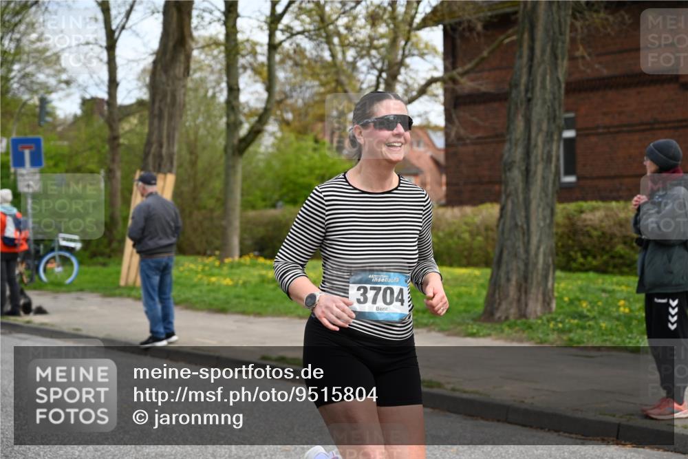 12.04.2026 - 45. Internationalen Wilhelmsburger Insellauf J. Mangold http://msf.ph/oto/9515804 12.04.2026 13:16:32 Ziel 3897, 3245, 4849, 3195, 5275, 5269, 4820, 4926, 3656, 4312, 5404, 3704, 3846, 2316, 5487, 3040, 4752, 3886, 3097, 2942, 3575 meine-sportfotos.de