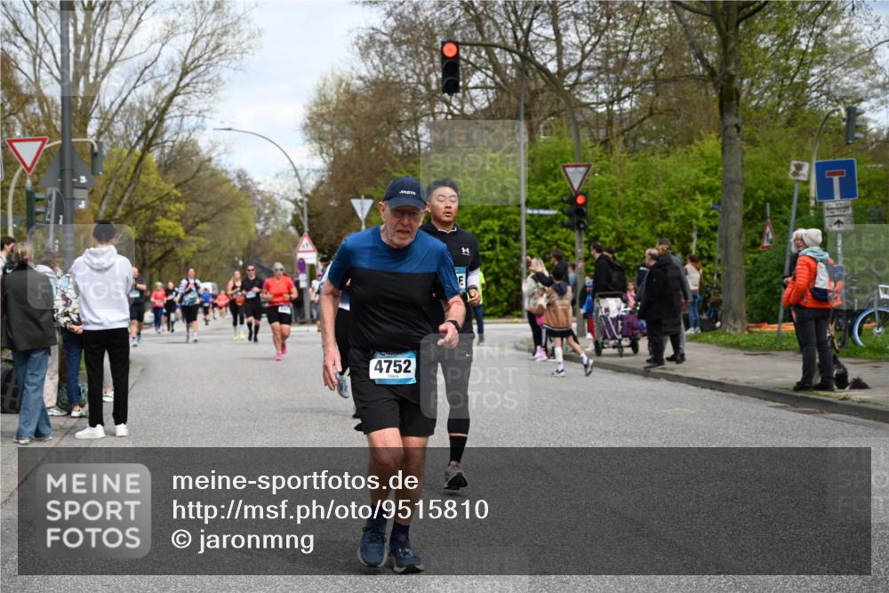 12.04.2026 - 45. Internationalen Wilhelmsburger Insellauf J. Mangold http://msf.ph/oto/9515810 12.04.2026 13:16:33 Ziel 3897, 3245, 4849, 3195, 5275, 5269, 4820, 4926, 3656, 4312, 5404, 3704, 3846, 2316, 5487, 3040, 4752, 4752, 3886, 3097, 2942, 3575, 2670, 3061 meine-sportfotos.de