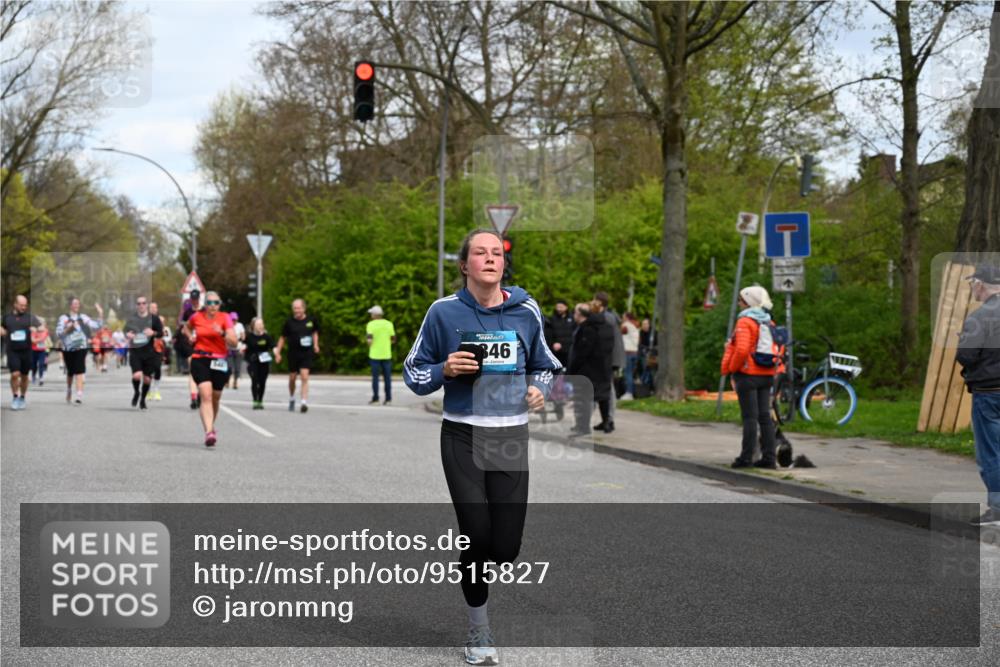 12.04.2026 - 45. Internationalen Wilhelmsburger Insellauf J. Mangold http://msf.ph/oto/9515827 12.04.2026 13:16:36 Ziel 3195, 5275, 5269, 4820, 4926, 3656, 4312, 5404, 3704, 3846, 2316, 5487, 3040, 4752, 3886, 3097, 2942, 3097, 2942, 3575, 2670, 3061, 3281, 4315 meine-sportfotos.de