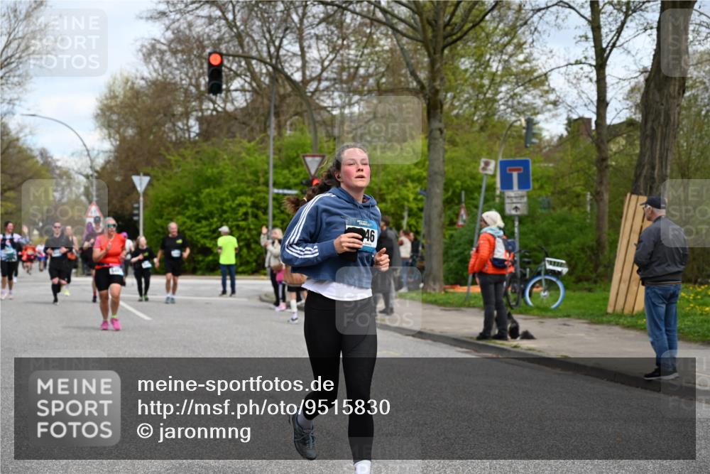 12.04.2026 - 45. Internationalen Wilhelmsburger Insellauf J. Mangold http://msf.ph/oto/9515830 12.04.2026 13:16:36 Ziel 3195, 5275, 5269, 4820, 4926, 3656, 4312, 5404, 3704, 3846, 2316, 5487, 3040, 4752, 3886, 3097, 2942, 3097, 2942, 3575, 2670, 3061, 3281, 4315 meine-sportfotos.de