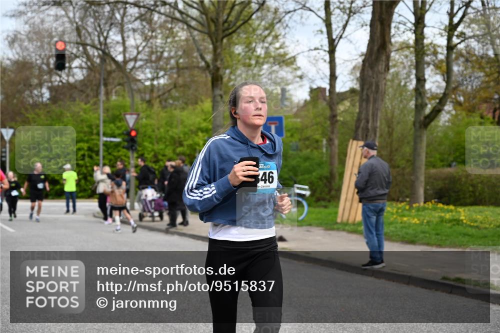 12.04.2026 - 45. Internationalen Wilhelmsburger Insellauf J. Mangold http://msf.ph/oto/9515837 12.04.2026 13:16:37 Ziel 3195, 5275, 5269, 4820, 4926, 3656, 4312, 5404, 3704, 3846, 2316, 5487, 3040, 4752, 3886, 3097, 2942, 3575, 2670, 3061, 3281, 4315, 4867 meine-sportfotos.de