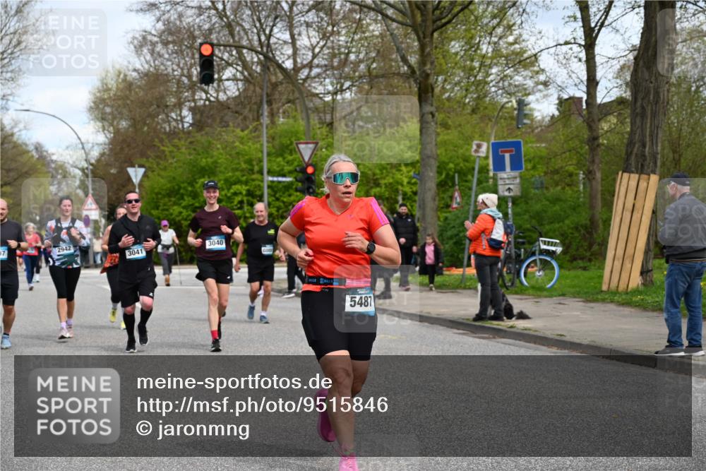 12.04.2026 - 45. Internationalen Wilhelmsburger Insellauf J. Mangold http://msf.ph/oto/9515846 12.04.2026 13:16:41 Ziel 3656, 4312, 5404, 3704, 3846, 2316, 5487, 3040, 4752, 3886, 3097, 2942, 3575, 2670, 3061, 3281, 4315, 4867, 4868, 4130, 4129, 2609, 2610, 2571 meine-sportfotos.de