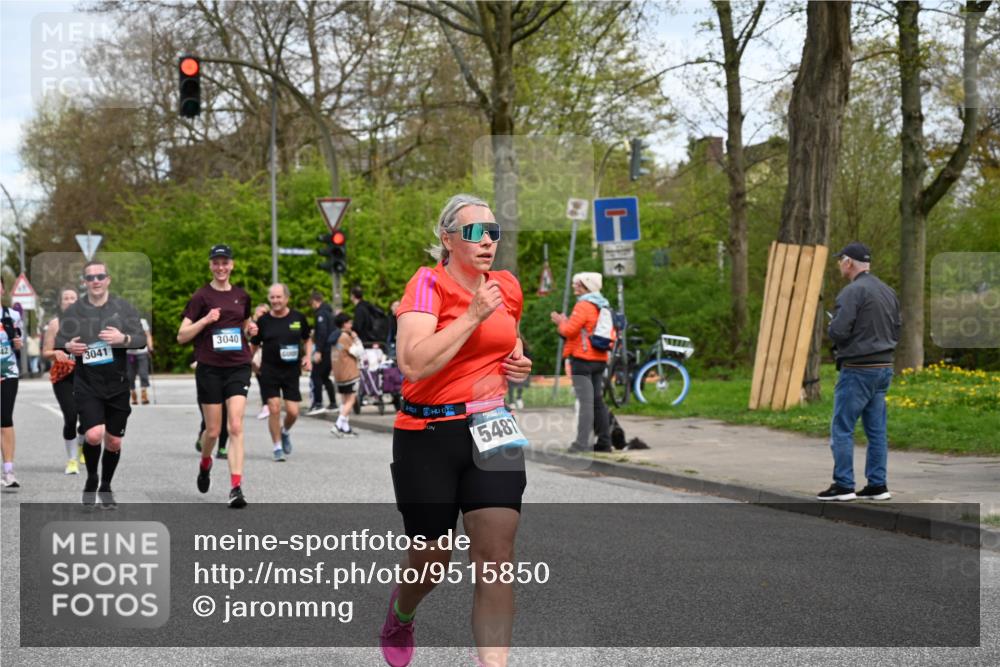 12.04.2026 - 45. Internationalen Wilhelmsburger Insellauf J. Mangold http://msf.ph/oto/9515850 12.04.2026 13:16:41 Ziel 3656, 4312, 5404, 3704, 3846, 2316, 5487, 3040, 4752, 3886, 3097, 2942, 3575, 2670, 3061, 3281, 4315, 4867, 4868, 4130, 4129, 2609, 2610, 2571 meine-sportfotos.de