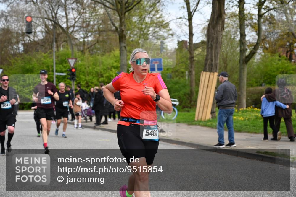 12.04.2026 - 45. Internationalen Wilhelmsburger Insellauf J. Mangold http://msf.ph/oto/9515854 12.04.2026 13:16:41 Ziel 3656, 4312, 5404, 3704, 3846, 2316, 5487, 3040, 4752, 3886, 3097, 2942, 3575, 2670, 3061, 3281, 4315, 4867, 4868, 4130, 4129, 2609, 2610, 2571 meine-sportfotos.de