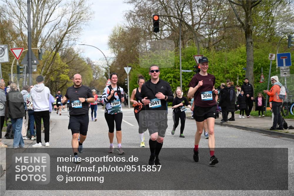 12.04.2026 - 45. Internationalen Wilhelmsburger Insellauf J. Mangold http://msf.ph/oto/9515857 12.04.2026 13:16:42 Ziel 3656, 4312, 5404, 3704, 3846, 2316, 5487, 5487, 3040, 4752, 3886, 3097, 2942, 3575, 2670, 3061, 3281, 4315, 4867, 4868, 4130, 4129, 2609, 2610, 2571, 5001 meine-sportfotos.de