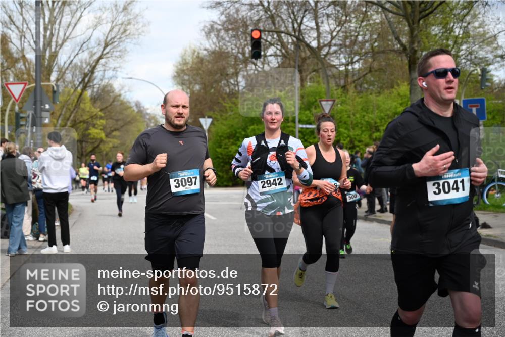 12.04.2026 - 45. Internationalen Wilhelmsburger Insellauf J. Mangold http://msf.ph/oto/9515872 12.04.2026 13:16:44 Ziel 3656, 4312, 5404, 3704, 3846, 2316, 5487, 3040, 4752, 3886, 3097, 2942, 3575, 2670, 3061, 3281, 4315, 4867, 4868, 4130, 4129, 2609, 2610, 2571, 5001, 5532, 4392 meine-sportfotos.de