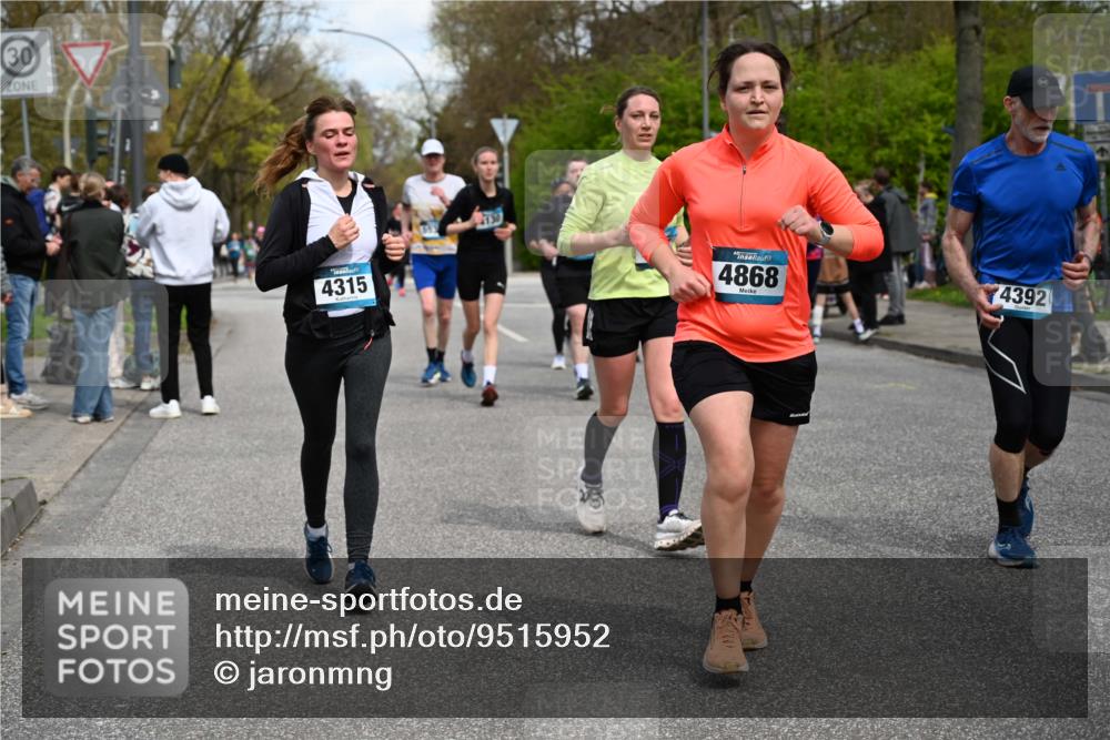 12.04.2026 - 45. Internationalen Wilhelmsburger Insellauf J. Mangold http://msf.ph/oto/9515952 12.04.2026 13:17:01 Ziel 5487, 3040, 4752, 3886, 3097, 2942, 3575, 2670, 3061, 3281, 4315, 4867, 4867, 4868, 4130, 4129, 2609, 2610, 2571, 5001, 5532, 4392, 4642, 4957, 3900, 3900, 5759, 2030, 3199, 3453, 3455, 4194, 5717, 4804 meine-sportfotos.de