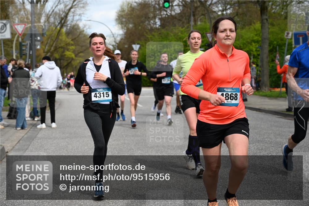 12.04.2026 - 45. Internationalen Wilhelmsburger Insellauf J. Mangold http://msf.ph/oto/9515956 12.04.2026 13:17:01 Ziel 5487, 3040, 4752, 3886, 3097, 2942, 3575, 2670, 3061, 3281, 4315, 4867, 4867, 4868, 4130, 4129, 2609, 2610, 2571, 5001, 5532, 4392, 4642, 4957, 3900, 3900, 5759, 2030, 3199, 3453, 3455, 4194, 5717, 4804 meine-sportfotos.de