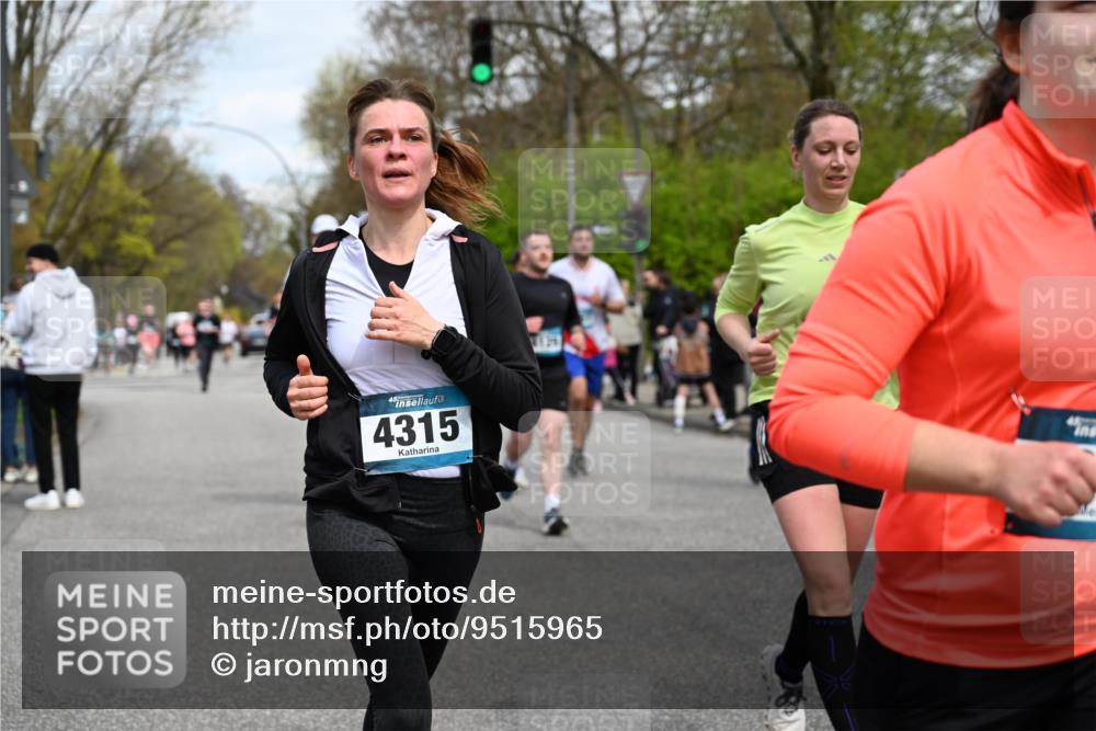 12.04.2026 - 45. Internationalen Wilhelmsburger Insellauf J. Mangold http://msf.ph/oto/9515965 12.04.2026 13:17:02 Ziel 5487, 3040, 4752, 3886, 3097, 2942, 3575, 2670, 3061, 3281, 4315, 4867, 4868, 4868, 4130, 4129, 2609, 2610, 2571, 5001, 5532, 4392, 4642, 4957, 3900, 5759, 2030, 3199, 3453, 3455, 4194, 5717, 4804, 3604 meine-sportfotos.de