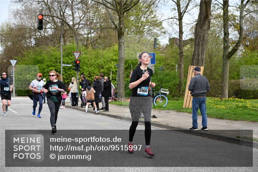 12.04.2026 - 45. Internationalen Wilhelmsburger Insellauf J. Mangold http://msf.ph/oto/9515997 12.04.2026 13:17:11 Ziel 3886, 3097, 2942, 3575, 2670, 3061, 3281, 4315, 4867, 4868, 4130, 4129, 2609, 2610, 2571, 5001, 5532, 4392, 4642, 4957, 3900, 5759, 2030, 3199, 3453, 3455, 4194, 4194, 5717, 4804, 3604, 2125, 2520, 5204, 3272, 4690, 3252, 4697 meine-sportfotos.de