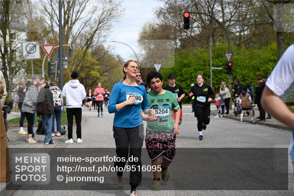 12.04.2026 - 45. Internationalen Wilhelmsburger Insellauf J. Mangold http://msf.ph/oto/9516095 12.04.2026 13:17:25 Ziel 4315, 4867, 4868, 4130, 4129, 2609, 2610, 2571, 5001, 5532, 4392, 4642, 4957, 3900, 5759, 2030, 3199, 3453, 3455, 4194, 5717, 4804, 4804, 3604, 2125, 2520, 5204, 3272, 4690, 3252, 4697, 2903, 2903, 4104, 5465, 4998, 5332, 4203, 4202, 5836, 2759 meine-sportfotos.de