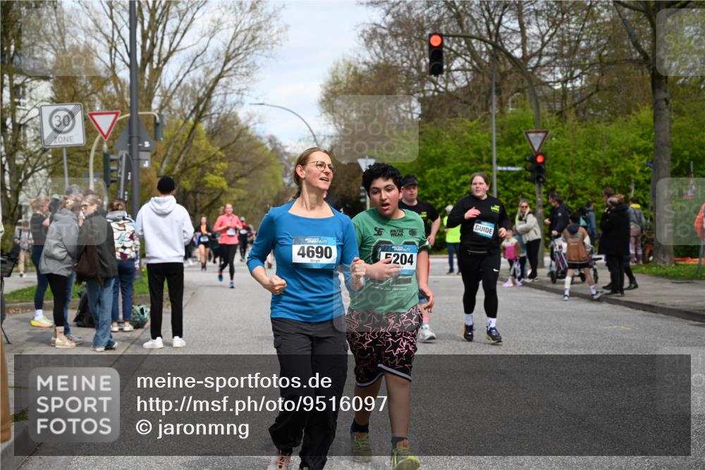 12.04.2026 - 45. Internationalen Wilhelmsburger Insellauf J. Mangold http://msf.ph/oto/9516097 12.04.2026 13:17:25 Ziel 4315, 4867, 4868, 4130, 4129, 2609, 2610, 2571, 5001, 5532, 4392, 4642, 4957, 3900, 5759, 2030, 3199, 3453, 3455, 4194, 5717, 4804, 4804, 3604, 2125, 2520, 5204, 3272, 4690, 3252, 4697, 2903, 2903, 4104, 5465, 4998, 5332, 4203, 4202, 5836, 2759 meine-sportfotos.de