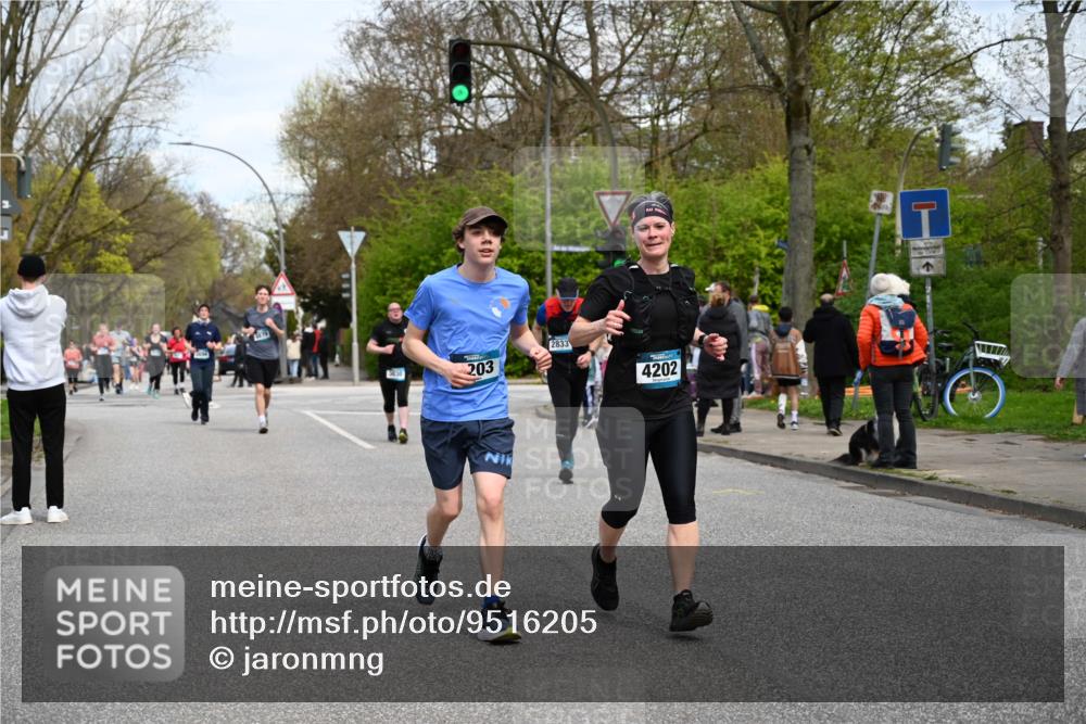 12.04.2026 - 45. Internationalen Wilhelmsburger Insellauf J. Mangold http://msf.ph/oto/9516205 12.04.2026 13:17:43 Ziel 2030, 3199, 3453, 3455, 4194, 5717, 4804, 3604, 2125, 2520, 5204, 3272, 4690, 3252, 4697, 2903, 4104, 5465, 4998, 5332, 4203, 4202, 5836, 2759, 4487, 2833, 3879, 3630, 5714, 4213, 2516, 2517, 4031, 3694, 2018, 2961 meine-sportfotos.de