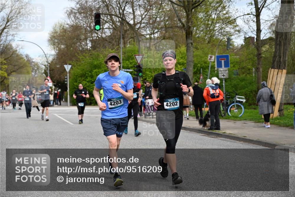 12.04.2026 - 45. Internationalen Wilhelmsburger Insellauf J. Mangold http://msf.ph/oto/9516209 12.04.2026 13:17:43 Ziel 2030, 3199, 3453, 3455, 4194, 5717, 4804, 3604, 2125, 2520, 5204, 3272, 4690, 3252, 4697, 2903, 4104, 5465, 4998, 5332, 4203, 4202, 5836, 2759, 4487, 2833, 3879, 3630, 5714, 4213, 2516, 2517, 4031, 3694, 2018, 2961 meine-sportfotos.de
