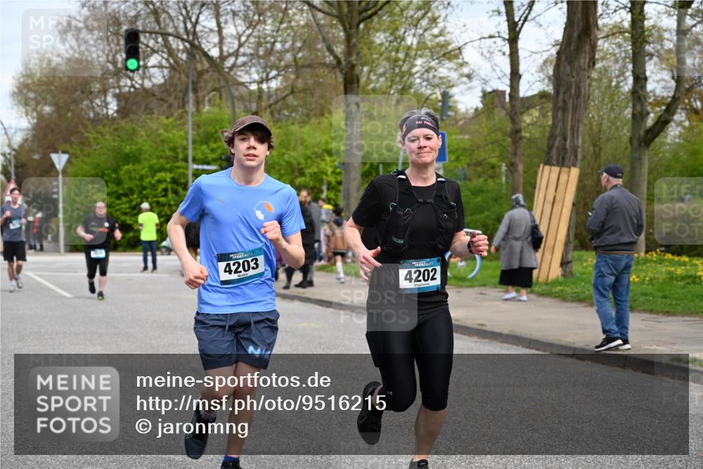 12.04.2026 - 45. Internationalen Wilhelmsburger Insellauf J. Mangold http://msf.ph/oto/9516215 12.04.2026 13:17:44 Ziel 3455, 4194, 5717, 4804, 3604, 2125, 2520, 5204, 3272, 4690, 3252, 4697, 2903, 4104, 5465, 4998, 5332, 4203, 4202, 5836, 2759, 4487, 2833, 3879, 3630, 5714, 4213, 2516, 2517, 4031, 3694, 2018, 2961, 3248 meine-sportfotos.de