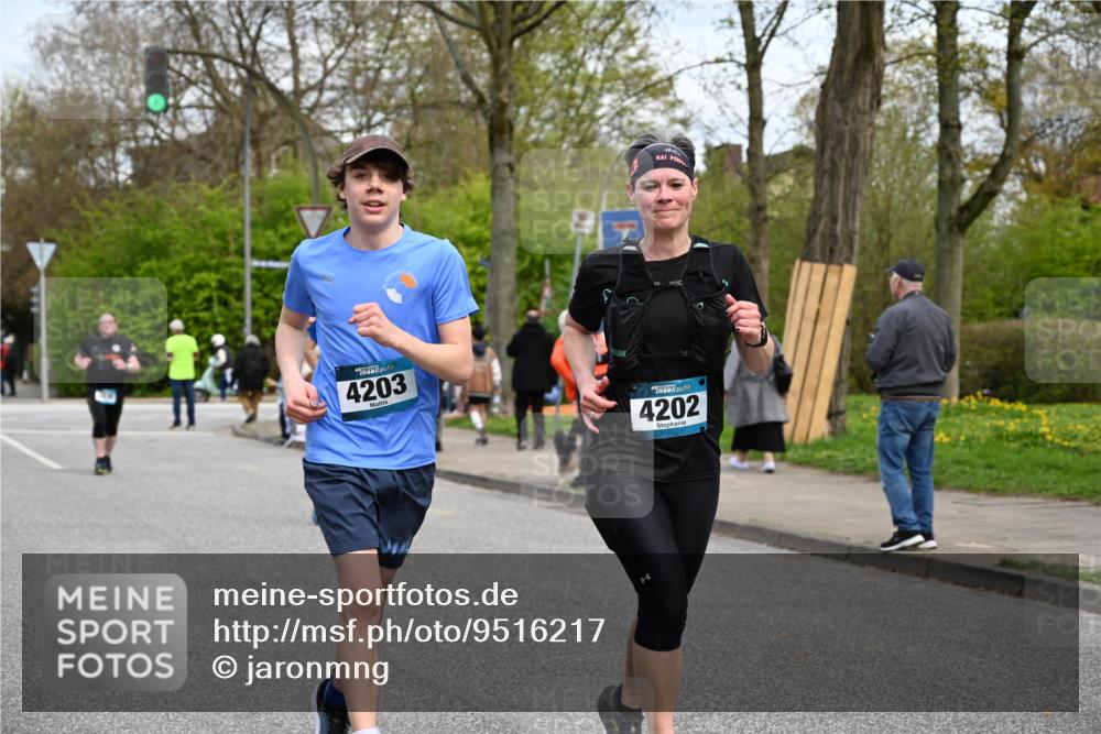 12.04.2026 - 45. Internationalen Wilhelmsburger Insellauf J. Mangold http://msf.ph/oto/9516217 12.04.2026 13:17:44 Ziel 3455, 4194, 5717, 4804, 3604, 2125, 2520, 5204, 3272, 4690, 3252, 4697, 2903, 4104, 5465, 4998, 5332, 4203, 4202, 5836, 2759, 4487, 2833, 3879, 3630, 5714, 4213, 2516, 2517, 4031, 3694, 2018, 2961, 3248 meine-sportfotos.de