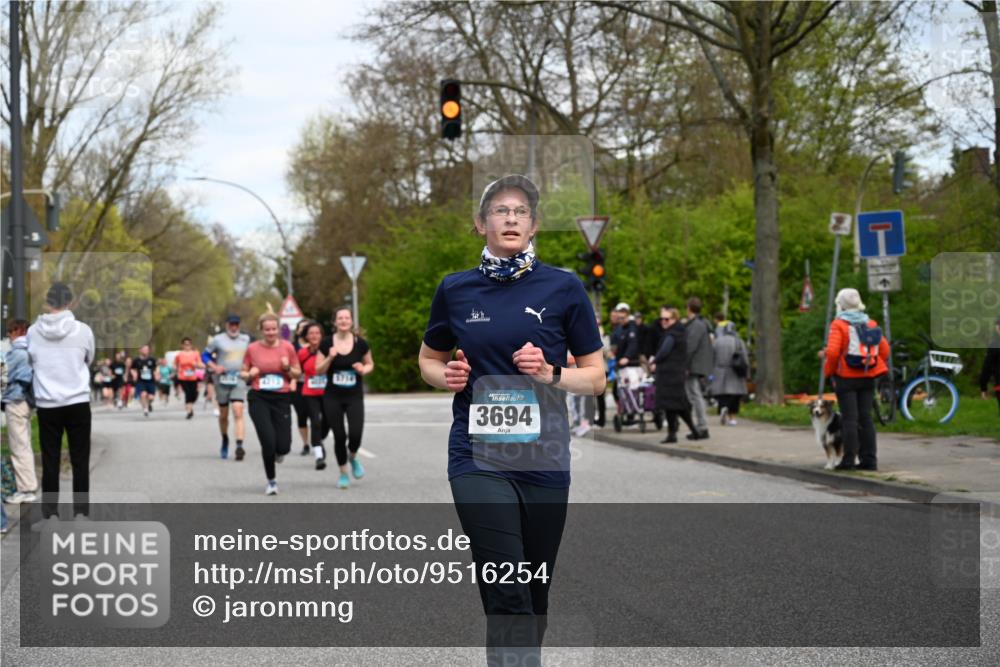 12.04.2026 - 45. Internationalen Wilhelmsburger Insellauf J. Mangold http://msf.ph/oto/9516254 12.04.2026 13:17:52 Ziel 2125, 2520, 5204, 3272, 4690, 3252, 4697, 2903, 4104, 5465, 4998, 5332, 4203, 4202, 5836, 2759, 4487, 2833, 3879, 3630, 5714, 4213, 2516, 2517, 4031, 3694, 2018, 2961, 3248, 2570, 2573, 3277, 3828, 4948, 5488 meine-sportfotos.de