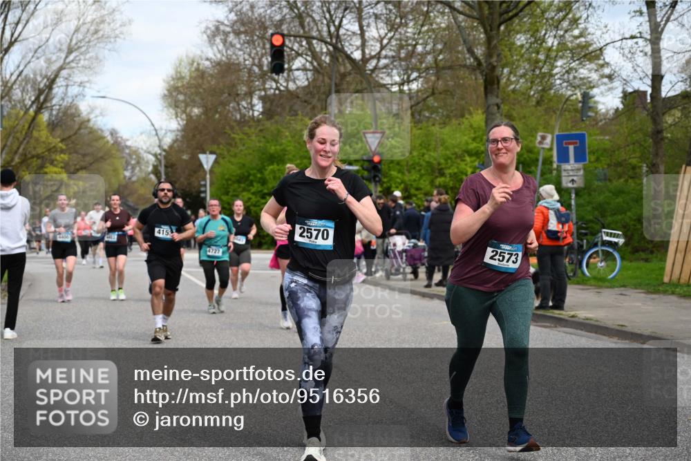 12.04.2026 - 45. Internationalen Wilhelmsburger Insellauf J. Mangold http://msf.ph/oto/9516356 12.04.2026 13:18:09 Ziel 4203, 4202, 5836, 2759, 4487, 2833, 3879, 3630, 5714, 4213, 2516, 2517, 4031, 3694, 2018, 2961, 3248, 2570, 2573, 2570, 2573, 3277, 3828, 4948, 5488, 5663, 4727, 5541, 4153, 3528, 3527, 4400, 4403, 4556, 4556, 4626, 2019, 3940, 3482 meine-sportfotos.de