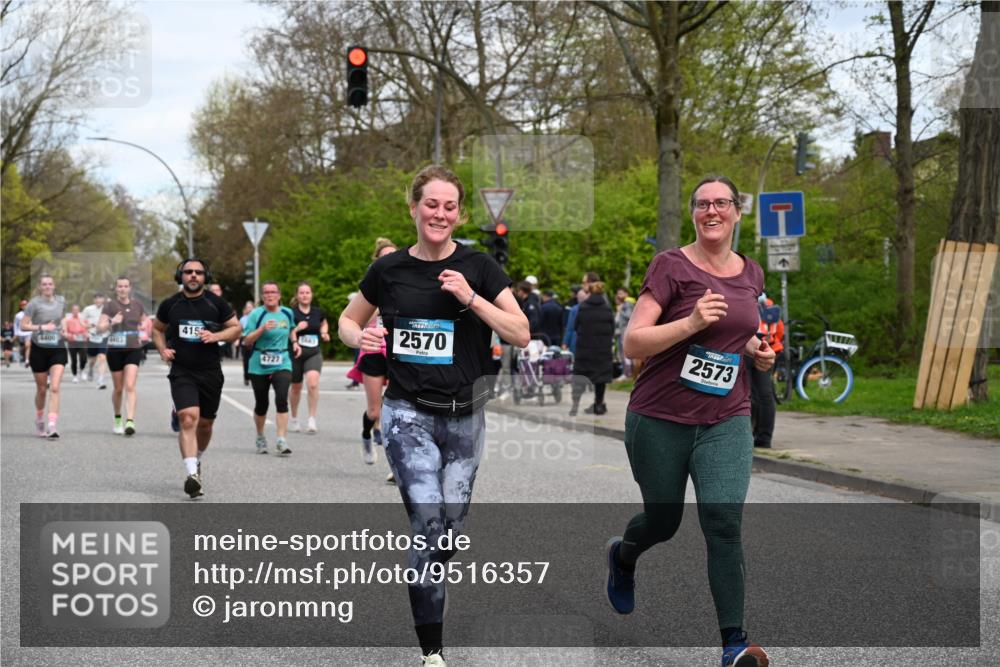 12.04.2026 - 45. Internationalen Wilhelmsburger Insellauf J. Mangold http://msf.ph/oto/9516357 12.04.2026 13:18:09 Ziel 4203, 4202, 5836, 2759, 4487, 2833, 3879, 3630, 5714, 4213, 2516, 2517, 4031, 3694, 2018, 2961, 3248, 2570, 2573, 2570, 2573, 3277, 3828, 4948, 5488, 5663, 4727, 5541, 4153, 3528, 3527, 4400, 4403, 4556, 4556, 4626, 2019, 3940, 3482 meine-sportfotos.de
