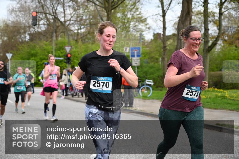 12.04.2026 - 45. Internationalen Wilhelmsburger Insellauf J. Mangold http://msf.ph/oto/9516365 12.04.2026 13:18:09 Ziel 4203, 4202, 5836, 2759, 4487, 2833, 3879, 3630, 5714, 4213, 2516, 2517, 4031, 3694, 2018, 2961, 3248, 2570, 2573, 2570, 2573, 3277, 3828, 4948, 5488, 5663, 4727, 5541, 4153, 3528, 3527, 4400, 4403, 4556, 4556, 4626, 2019, 3940, 3482 meine-sportfotos.de