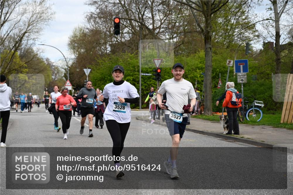 12.04.2026 - 45. Internationalen Wilhelmsburger Insellauf J. Mangold http://msf.ph/oto/9516424 12.04.2026 13:18:17 Ziel 3879, 3630, 5714, 4213, 2516, 2517, 4031, 3694, 2018, 2961, 3248, 2570, 2573, 3277, 3828, 4948, 5488, 5663, 5663, 4727, 5541, 4153, 3528, 3527, 4400, 4403, 4556, 4626, 2019, 3940, 3482, 3524, 2572, 3587, 4734, 2061 meine-sportfotos.de