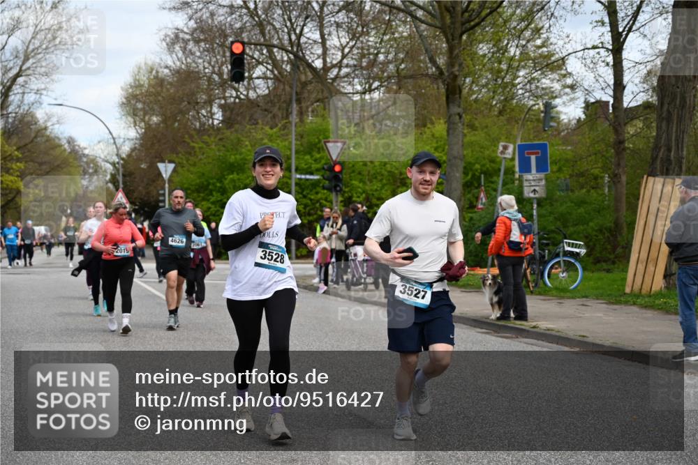 12.04.2026 - 45. Internationalen Wilhelmsburger Insellauf J. Mangold http://msf.ph/oto/9516427 12.04.2026 13:18:17 Ziel 3879, 3630, 5714, 4213, 2516, 2517, 4031, 3694, 2018, 2961, 3248, 2570, 2573, 3277, 3828, 4948, 5488, 5663, 5663, 4727, 5541, 4153, 3528, 3527, 4400, 4403, 4556, 4626, 2019, 3940, 3482, 3524, 2572, 3587, 4734, 2061 meine-sportfotos.de