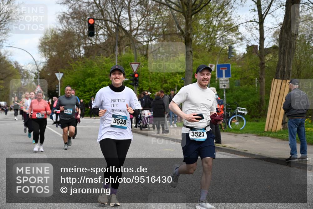 12.04.2026 - 45. Internationalen Wilhelmsburger Insellauf J. Mangold http://msf.ph/oto/9516430 12.04.2026 13:18:18 Ziel 3879, 3630, 5714, 4213, 2516, 2517, 4031, 3694, 2018, 2961, 3248, 2570, 2573, 3277, 3828, 4948, 5488, 5663, 4727, 5541, 4153, 3528, 3527, 4400, 4403, 4556, 4626, 2019, 3940, 3482, 3524, 2572, 3587, 4734, 2061 meine-sportfotos.de