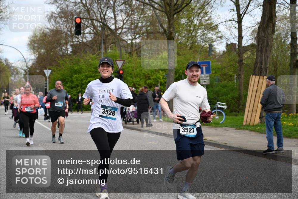 12.04.2026 - 45. Internationalen Wilhelmsburger Insellauf J. Mangold http://msf.ph/oto/9516431 12.04.2026 13:18:18 Ziel 3879, 3630, 5714, 4213, 2516, 2517, 4031, 3694, 2018, 2961, 3248, 2570, 2573, 3277, 3828, 4948, 5488, 5663, 4727, 5541, 4153, 3528, 3527, 4400, 4403, 4556, 4626, 2019, 3940, 3482, 3524, 2572, 3587, 4734, 2061 meine-sportfotos.de