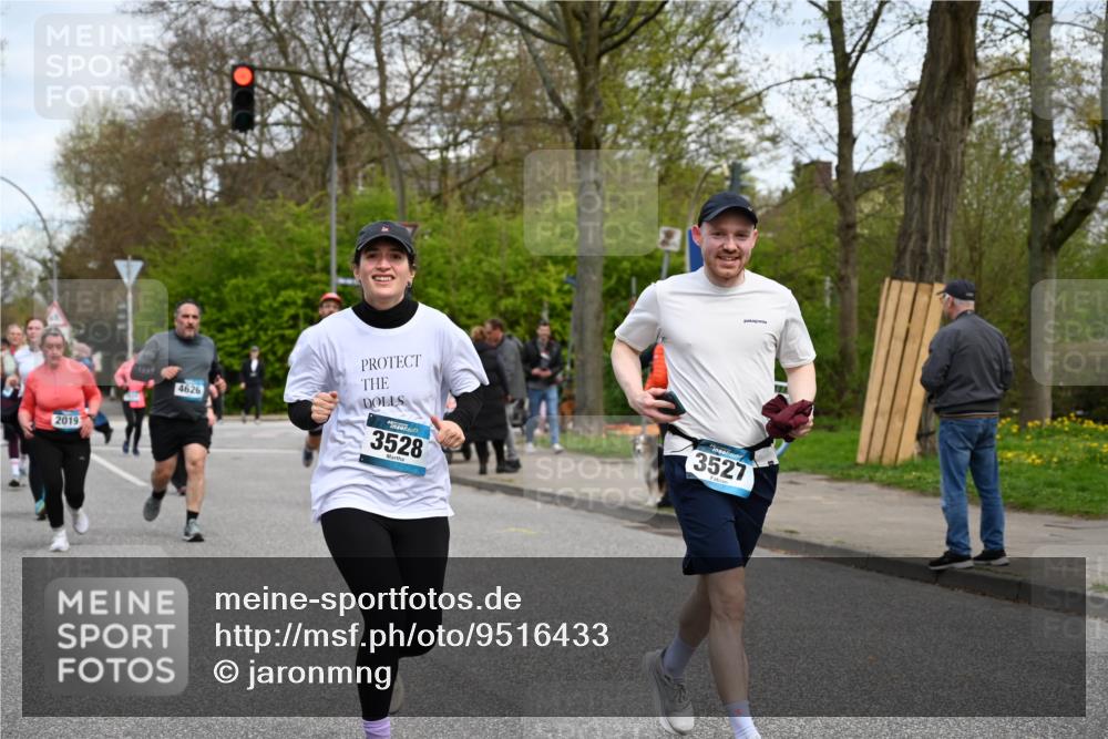 12.04.2026 - 45. Internationalen Wilhelmsburger Insellauf J. Mangold http://msf.ph/oto/9516433 12.04.2026 13:18:18 Ziel 3879, 3630, 5714, 4213, 2516, 2517, 4031, 3694, 2018, 2961, 3248, 2570, 2573, 3277, 3828, 4948, 5488, 5663, 4727, 5541, 4153, 3528, 3527, 4400, 4403, 4556, 4626, 2019, 3940, 3482, 3524, 2572, 3587, 4734, 2061 meine-sportfotos.de