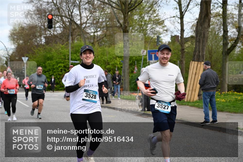 12.04.2026 - 45. Internationalen Wilhelmsburger Insellauf J. Mangold http://msf.ph/oto/9516434 12.04.2026 13:18:18 Ziel 3879, 3630, 5714, 4213, 2516, 2517, 4031, 3694, 2018, 2961, 3248, 2570, 2573, 3277, 3828, 4948, 5488, 5663, 4727, 5541, 4153, 3528, 3527, 4400, 4403, 4556, 4626, 2019, 3940, 3482, 3524, 2572, 3587, 4734, 2061 meine-sportfotos.de