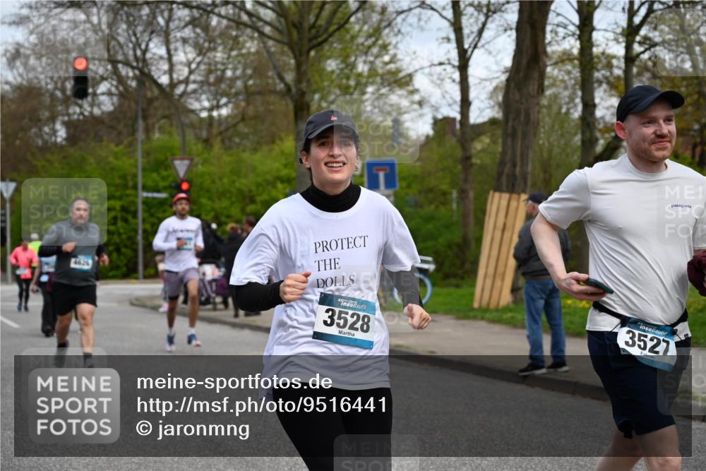 12.04.2026 - 45. Internationalen Wilhelmsburger Insellauf J. Mangold http://msf.ph/oto/9516441 12.04.2026 13:18:19 Ziel 3879, 3630, 5714, 4213, 2516, 2517, 4031, 3694, 2018, 2961, 3248, 2570, 2573, 3277, 3828, 4948, 5488, 5663, 4727, 5541, 4153, 4727, 5541, 4153, 3528, 3527, 4400, 4403, 4556, 4626, 2019, 3940, 3482, 3524, 2572, 3587, 4734, 2061 meine-sportfotos.de