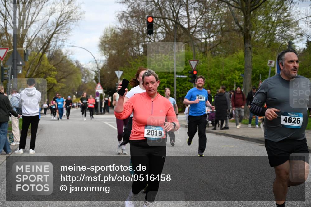 12.04.2026 - 45. Internationalen Wilhelmsburger Insellauf J. Mangold http://msf.ph/oto/9516458 12.04.2026 13:18:21 Ziel 3630, 5714, 4213, 2516, 2517, 4031, 3694, 2018, 2961, 3248, 2570, 2573, 3277, 3828, 4948, 5488, 5663, 4727, 5541, 4153, 3528, 3527, 4400, 4403, 4556, 4556, 4626, 2019, 3940, 3482, 3524, 2572, 3587, 4734, 2061, 4020 meine-sportfotos.de
