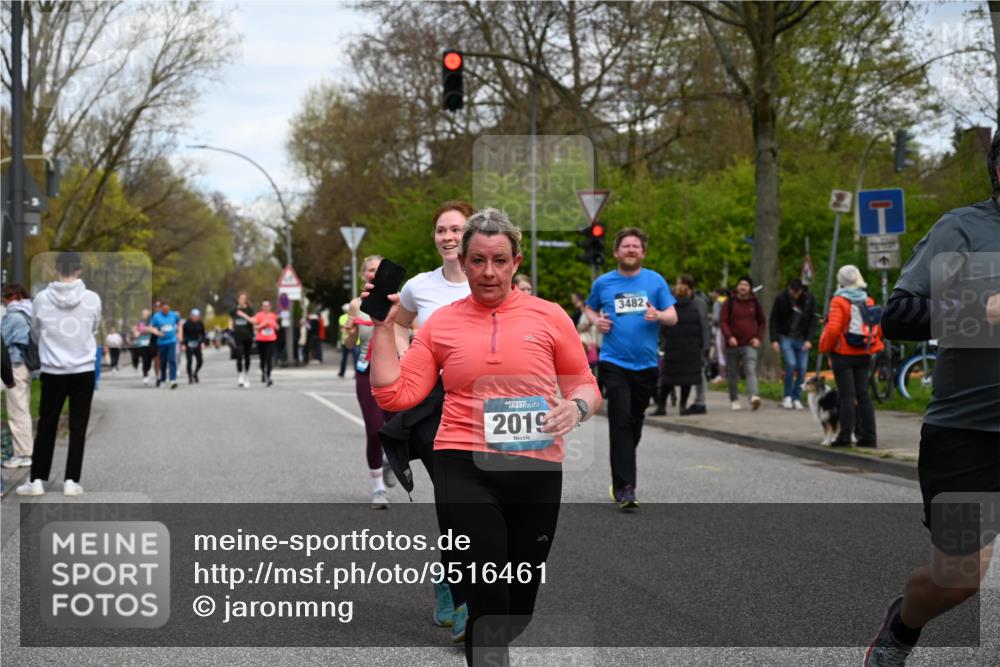 12.04.2026 - 45. Internationalen Wilhelmsburger Insellauf J. Mangold http://msf.ph/oto/9516461 12.04.2026 13:18:21 Ziel 3630, 5714, 4213, 2516, 2517, 4031, 3694, 2018, 2961, 3248, 2570, 2573, 3277, 3828, 4948, 5488, 5663, 4727, 5541, 4153, 3528, 3527, 4400, 4403, 4556, 4556, 4626, 2019, 3940, 3482, 3524, 2572, 3587, 4734, 2061, 4020 meine-sportfotos.de