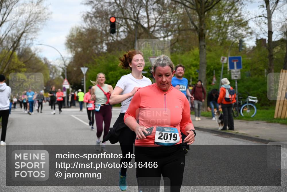 12.04.2026 - 45. Internationalen Wilhelmsburger Insellauf J. Mangold http://msf.ph/oto/9516466 12.04.2026 13:18:22 Ziel 3630, 5714, 4213, 2516, 2517, 4031, 3694, 2018, 2961, 3248, 2570, 2573, 3277, 3828, 4948, 5488, 5663, 4727, 5541, 4153, 3528, 3527, 4400, 4403, 4556, 4626, 2019, 3940, 3482, 3524, 3524, 2572, 3587, 4734, 2061, 4020 meine-sportfotos.de