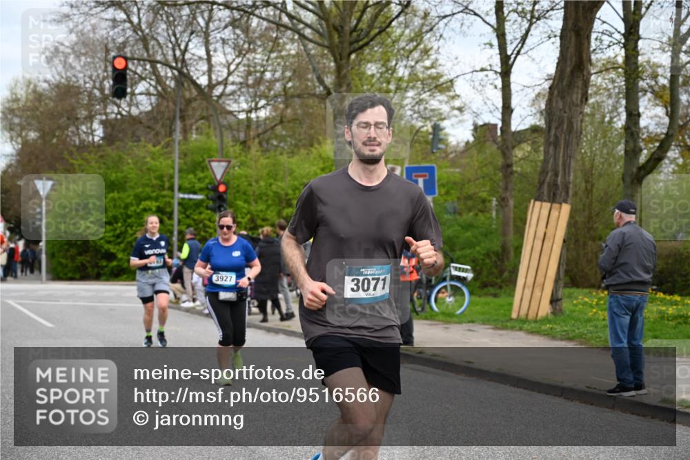 12.04.2026 - 45. Internationalen Wilhelmsburger Insellauf J. Mangold http://msf.ph/oto/9516566 12.04.2026 13:19:06 Ziel 2061, 4020, 5849, 4639, 3809, 4660, 2174, 5019, 4543, 4793, 5786, 4112, 3071, 2027, 2027, 5007, 4594, 4984, 3927, 3193, 4469, 5327, 3125, 5327, 3125, 4518, 5778, 2799, 4972, 3265 meine-sportfotos.de
