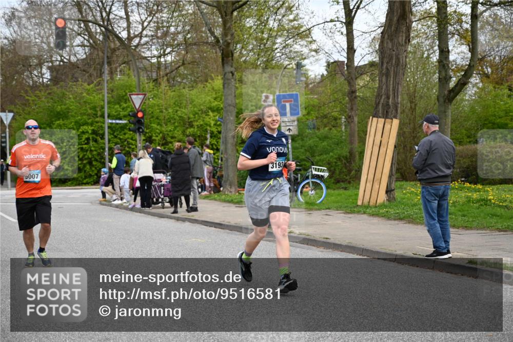 12.04.2026 - 45. Internationalen Wilhelmsburger Insellauf J. Mangold http://msf.ph/oto/9516581 12.04.2026 13:19:09 Ziel 4020, 5849, 4639, 3809, 4660, 2174, 5019, 4543, 4793, 5786, 4112, 3071, 2027, 5007, 4594, 4984, 3927, 3193, 4469, 5327, 3125, 4518, 5778, 5778, 2799, 4972, 3265, 5003 meine-sportfotos.de
