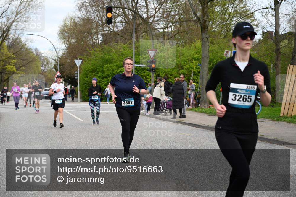 12.04.2026 - 45. Internationalen Wilhelmsburger Insellauf J. Mangold http://msf.ph/oto/9516663 12.04.2026 13:19:23 Ziel 3071, 2027, 5007, 4594, 4984, 3927, 3193, 4469, 5327, 3125, 4518, 5778, 2799, 2799, 4972, 3265, 5003, 3857, 2946, 2946, 4905, 4274, 2534, 4936, 2366, 3655 meine-sportfotos.de