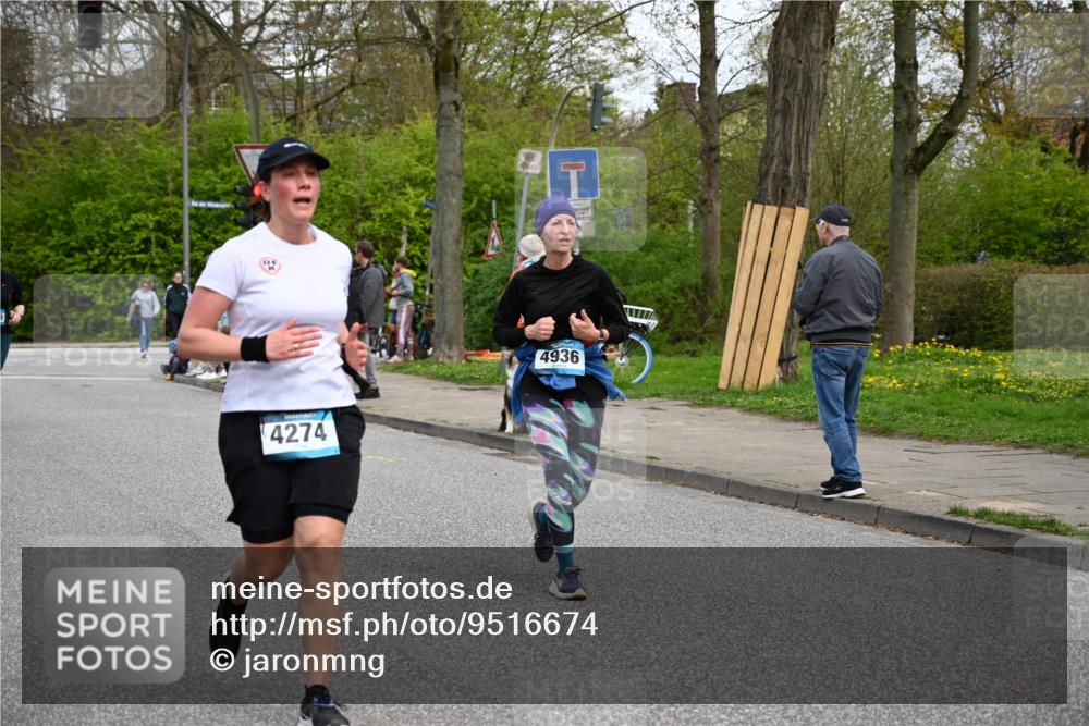 12.04.2026 - 45. Internationalen Wilhelmsburger Insellauf J. Mangold http://msf.ph/oto/9516674 12.04.2026 13:19:28 Ziel 2027, 5007, 4594, 4984, 3927, 3193, 4469, 5327, 3125, 4518, 5778, 2799, 4972, 3265, 5003, 3857, 2946, 4905, 4274, 2534, 4936, 2366, 3655, 2261, 2264, 3448, 3449 meine-sportfotos.de