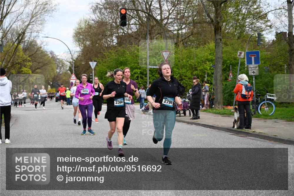 12.04.2026 - 45. Internationalen Wilhelmsburger Insellauf J. Mangold http://msf.ph/oto/9516692 12.04.2026 13:19:31 Ziel 2027, 5007, 4594, 4984, 3927, 3193, 4469, 5327, 3125, 4518, 5778, 2799, 4972, 3265, 5003, 3857, 2946, 4905, 4274, 2534, 4936, 2366, 3655, 2261, 2264, 3448, 3449, 2894, 2888 meine-sportfotos.de