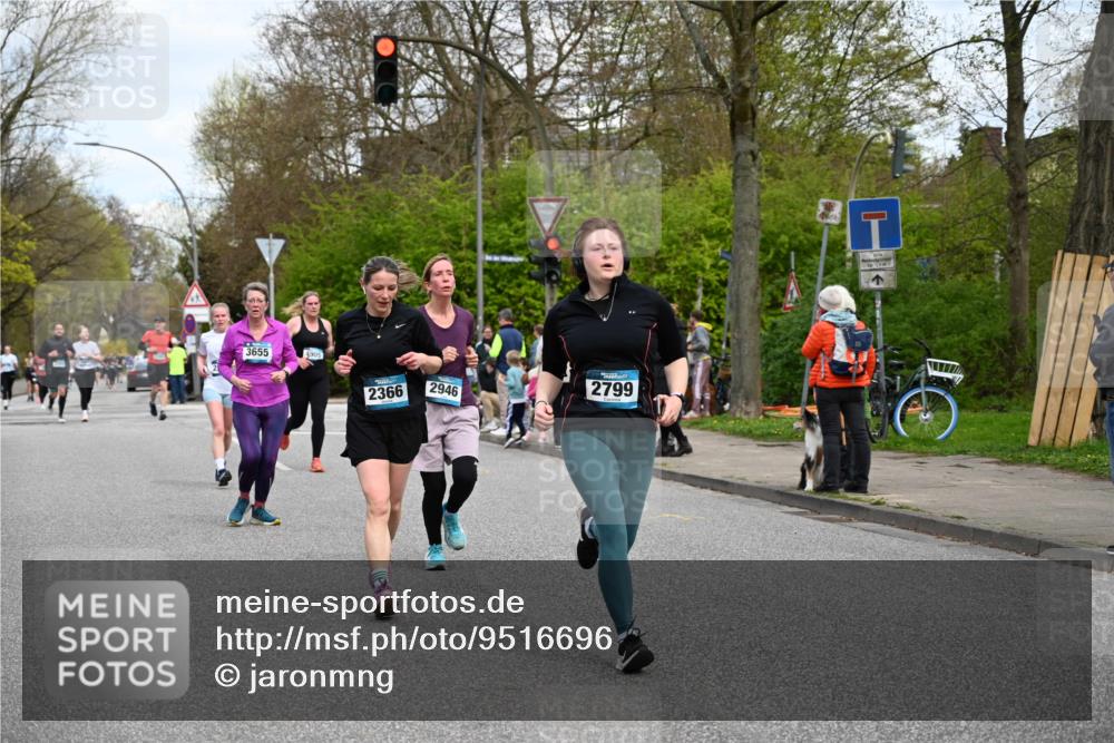 12.04.2026 - 45. Internationalen Wilhelmsburger Insellauf J. Mangold http://msf.ph/oto/9516696 12.04.2026 13:19:31 Ziel 2027, 5007, 4594, 4984, 3927, 3193, 4469, 5327, 3125, 4518, 5778, 2799, 4972, 3265, 5003, 3857, 2946, 4905, 4274, 2534, 4936, 2366, 3655, 2261, 2264, 3448, 3449, 2894, 2888 meine-sportfotos.de
