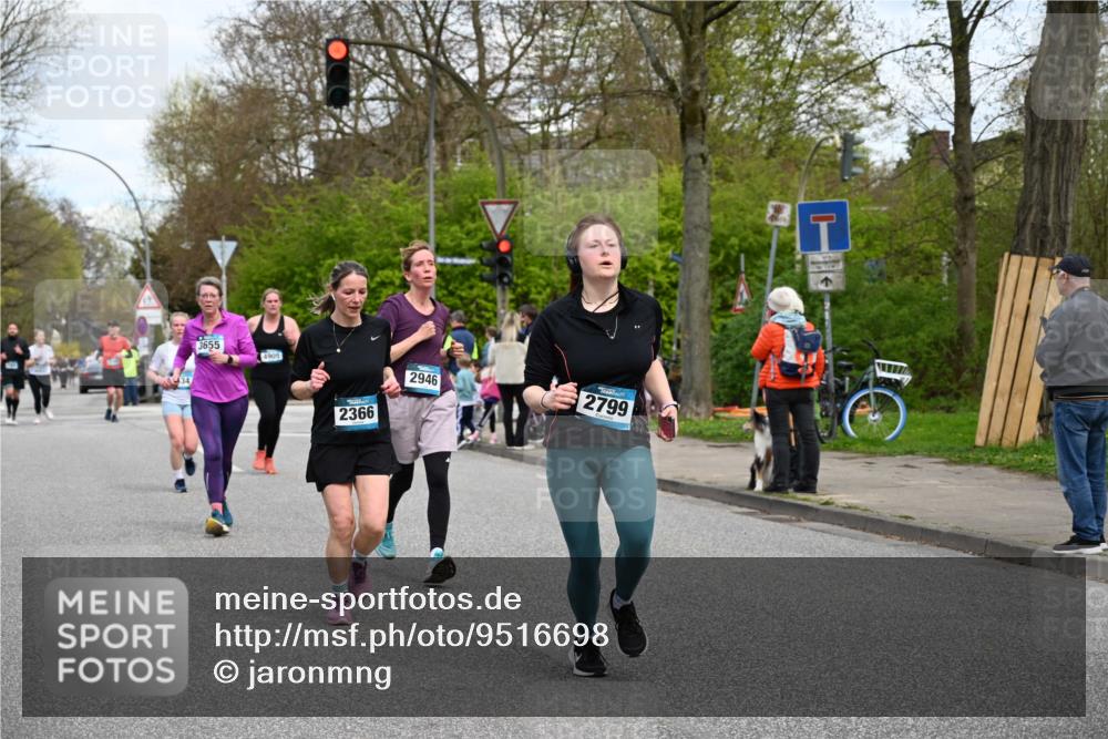 12.04.2026 - 45. Internationalen Wilhelmsburger Insellauf J. Mangold http://msf.ph/oto/9516698 12.04.2026 13:19:31 Ziel 2027, 5007, 4594, 4984, 3927, 3193, 4469, 5327, 3125, 4518, 5778, 2799, 4972, 3265, 5003, 3857, 2946, 4905, 4274, 2534, 4936, 2366, 3655, 2261, 2264, 3448, 3449, 2894, 2888 meine-sportfotos.de