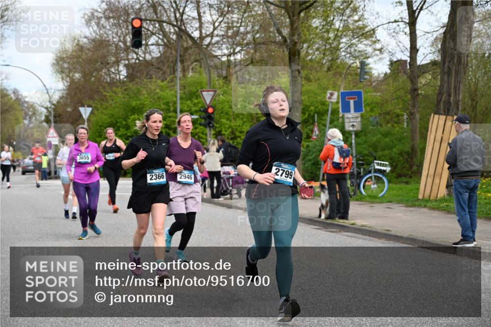 12.04.2026 - 45. Internationalen Wilhelmsburger Insellauf J. Mangold http://msf.ph/oto/9516700 12.04.2026 13:19:32 Ziel 5007, 4594, 4984, 3927, 3193, 4469, 5327, 3125, 4518, 5778, 2799, 4972, 3265, 5003, 3857, 2946, 4905, 4274, 2534, 4936, 2366, 3655, 2261, 2264, 3448, 3449, 2894, 2888 meine-sportfotos.de