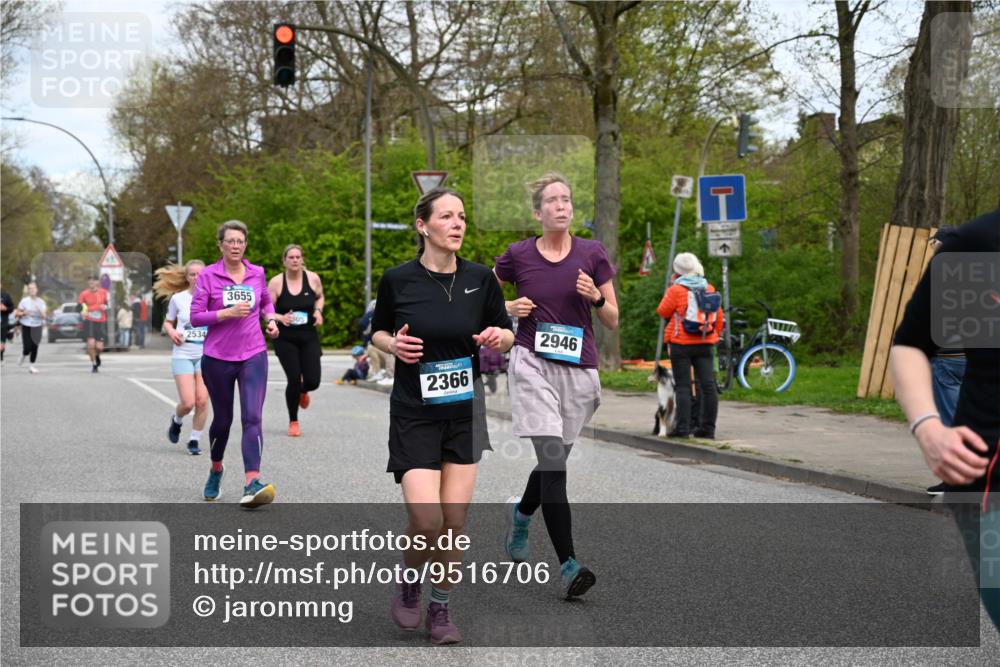 12.04.2026 - 45. Internationalen Wilhelmsburger Insellauf J. Mangold http://msf.ph/oto/9516706 12.04.2026 13:19:32 Ziel 5007, 4594, 4984, 3927, 3193, 4469, 5327, 3125, 4518, 5778, 2799, 4972, 3265, 5003, 3857, 2946, 4905, 4274, 2534, 4936, 2366, 3655, 2261, 2264, 3448, 3449, 2894, 2888 meine-sportfotos.de