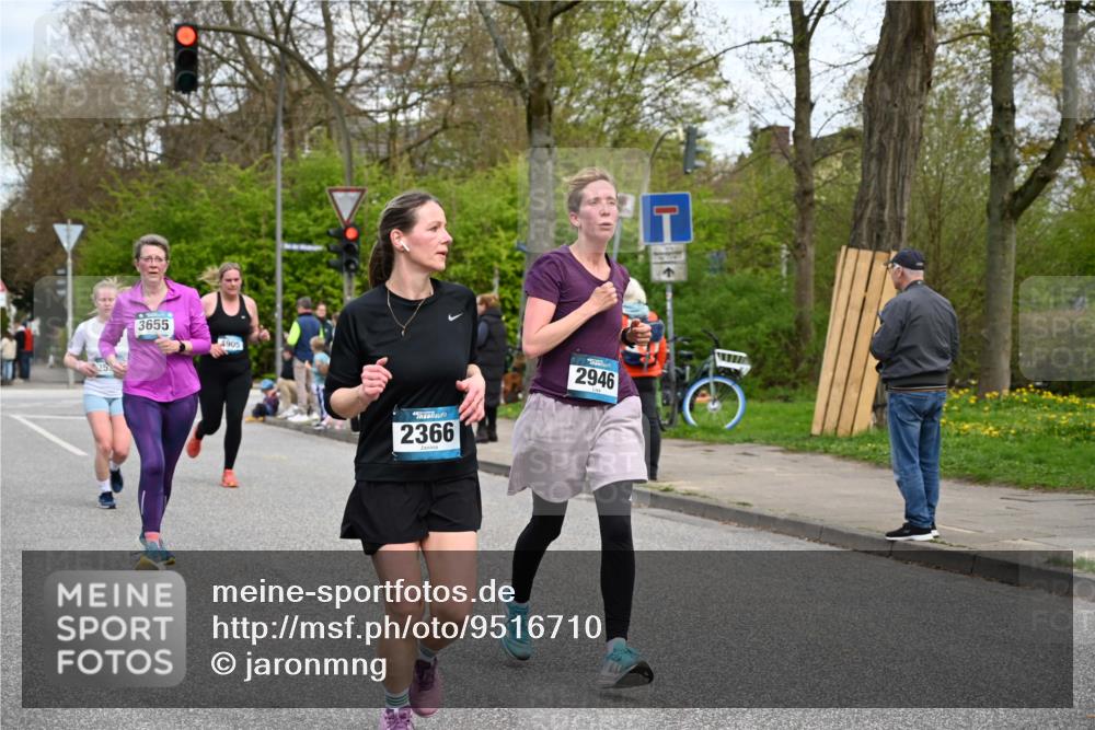 12.04.2026 - 45. Internationalen Wilhelmsburger Insellauf J. Mangold http://msf.ph/oto/9516710 12.04.2026 13:19:33 Ziel 5007, 4594, 4984, 3927, 3193, 4469, 5327, 3125, 4518, 5778, 2799, 4972, 3265, 5003, 5003, 3857, 2946, 4905, 4274, 2534, 4936, 2366, 3655, 2261, 2264, 3448, 3449, 2894, 2888 meine-sportfotos.de