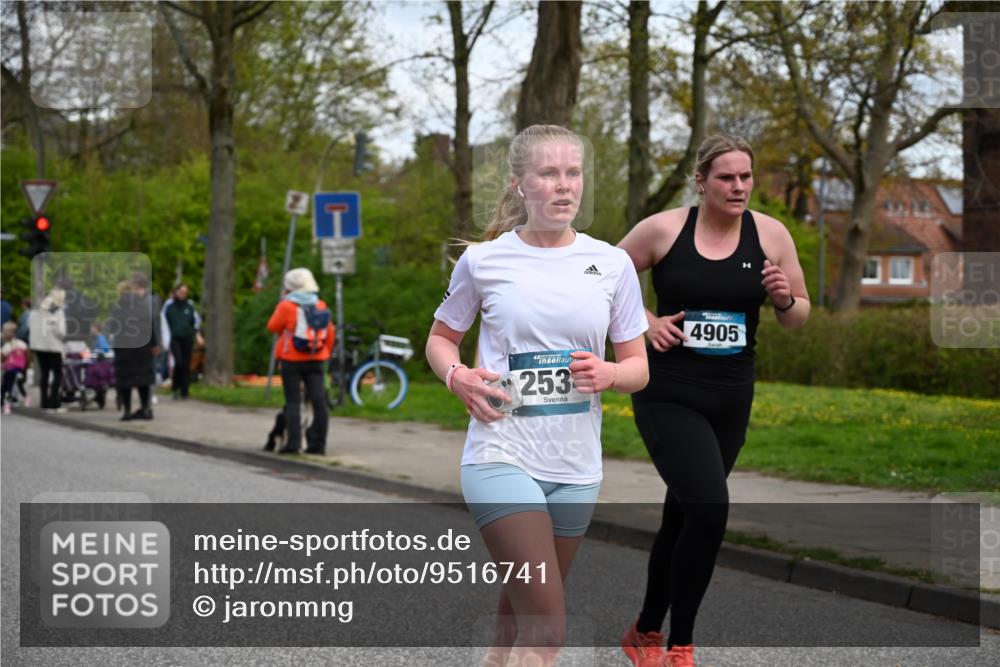 12.04.2026 - 45. Internationalen Wilhelmsburger Insellauf J. Mangold http://msf.ph/oto/9516741 12.04.2026 13:19:37 Ziel 4594, 4984, 3927, 3193, 4469, 5327, 3125, 4518, 5778, 2799, 4972, 3265, 5003, 3857, 2946, 4905, 4274, 2534, 2534, 4936, 2366, 3655, 2261, 2264, 3448, 3449, 2894, 2888, 3898 meine-sportfotos.de